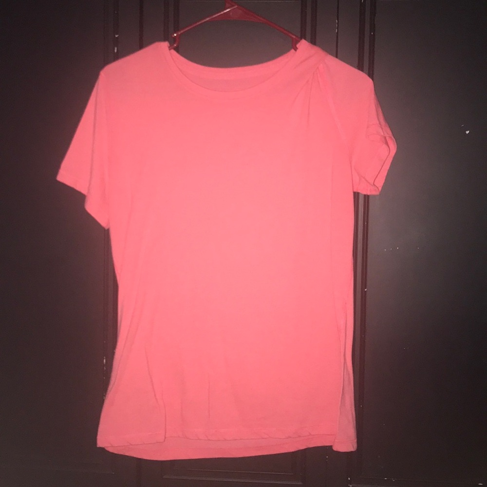 Basic hot pink t-shirt